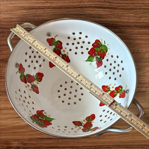 Golden Rabbit Colander Set Strawberry Enamelware 1.5qt w 8" Drip Plate 2 Piece - Picture 5 of 8